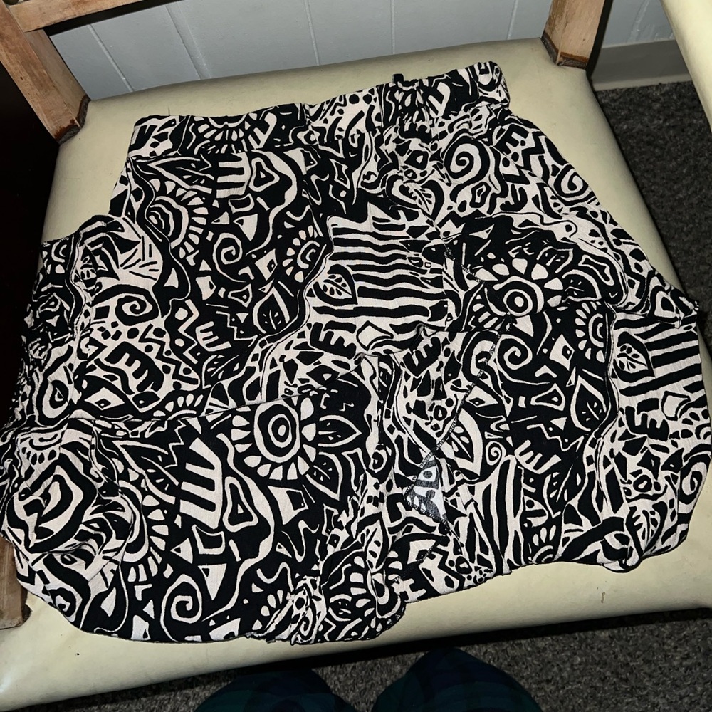 Chic black and tan midi skirt